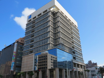 ③沖縄都市モノレール県庁前駅 久茂地交差点 街頭サンプリング・街頭配布写真1