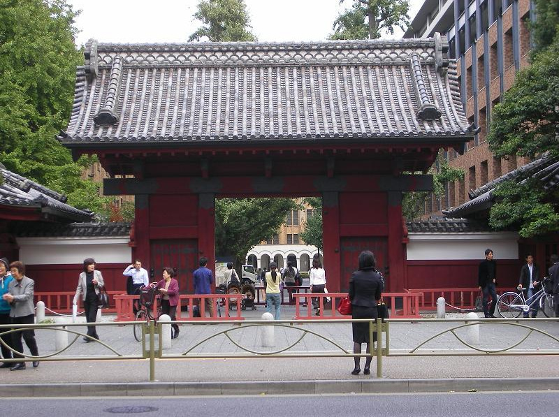 ②東京大学 本郷キャンパス 赤門前 街頭サンプリング・街頭配布写真1
