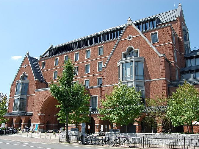 ①同志社大学 今出川キャンパス 烏丸今出川交差点 街頭サンプリング・街頭配布写真2