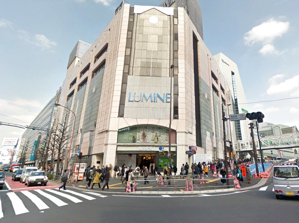 新宿駅南口街頭サンプリング・街頭配布写真1